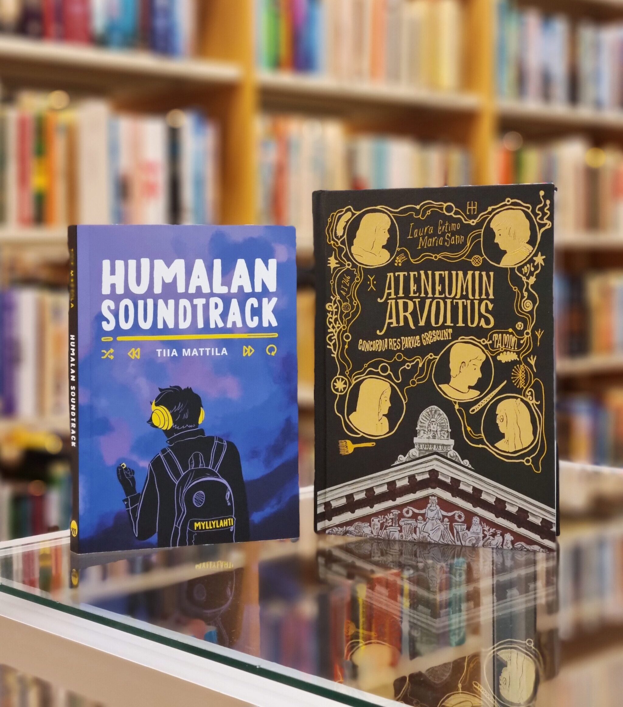 Kuvassa palkitut kirjat.