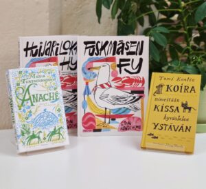 Kuvassa voittajakirjat.