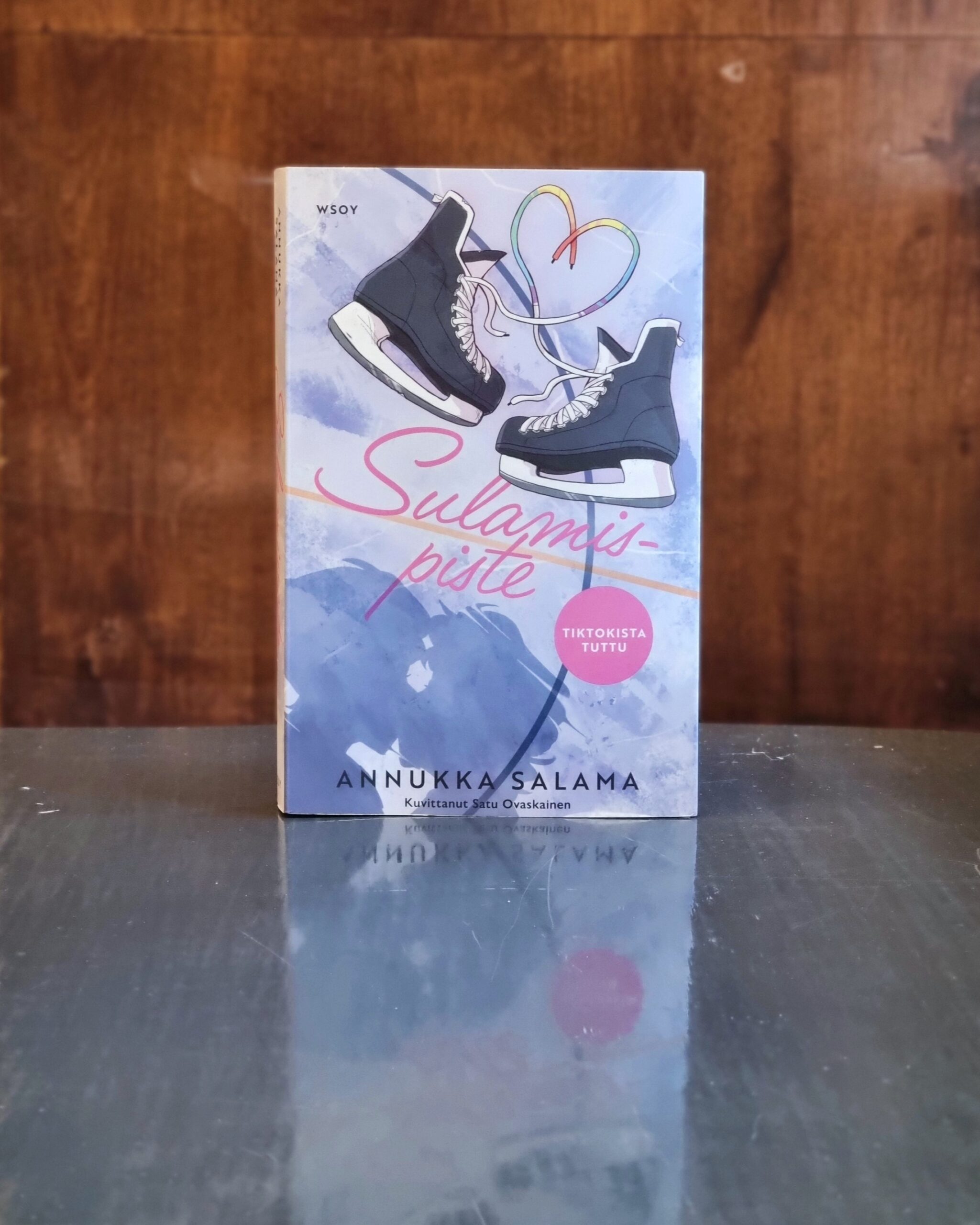 Kuvassa Sulamispiste kirja.